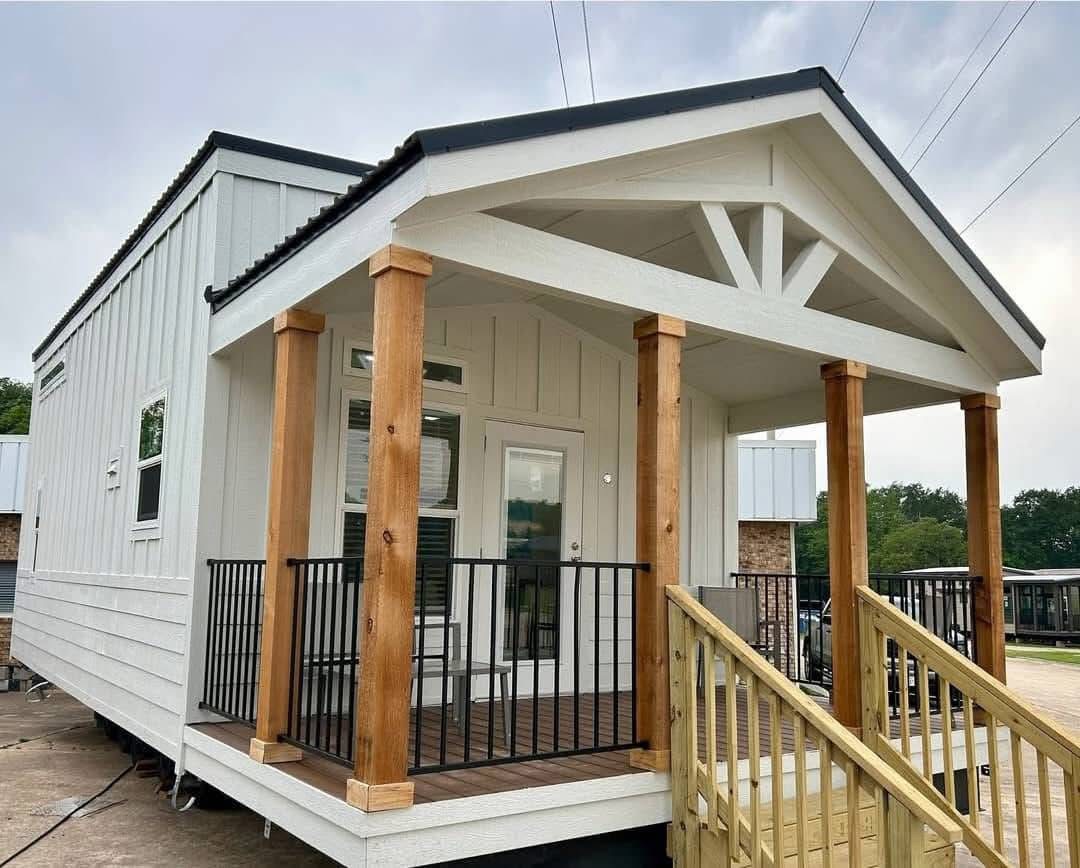 IMG_9325.jpeg Jubilee Park Tiny Home For Sale - Image 1